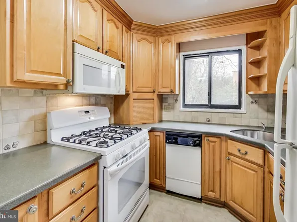 7611 Maple Ave APT 202, Takoma Park, MD 20912