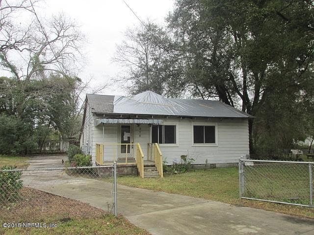 1st image of 978 Douglas Cir