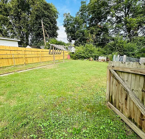 4406 Ferndale Rd — Photo 17