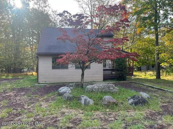519 Country Place Dr, Tobyhanna, PA 18466