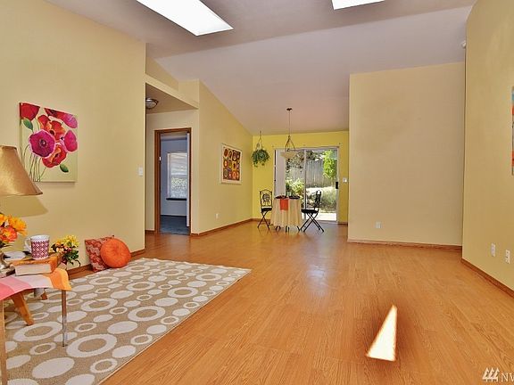 3rd image of 1072 NE Shadybrook Ct