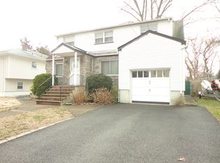 6 Rochelle Pkwy, Saddle Brook, NJ 07663