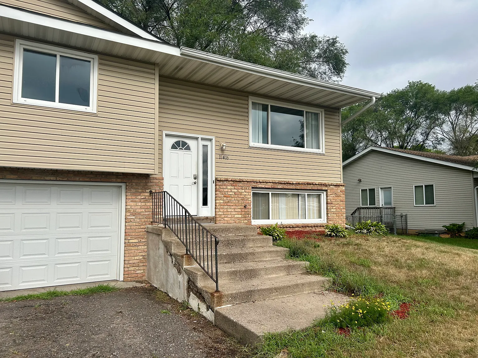 3 bed, 1300 sqft, $2,250 — Photo 2