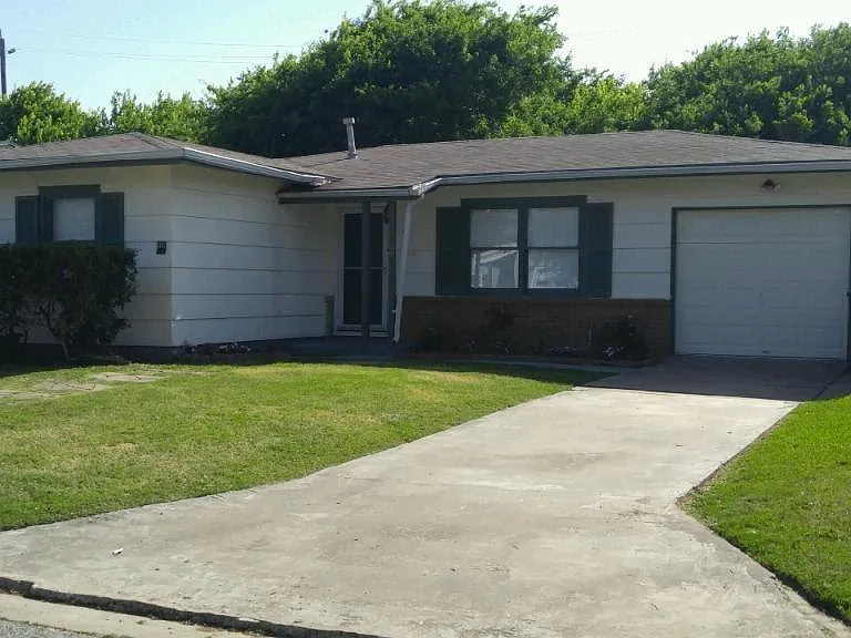 19 Lyncrest Dr — Photo 2