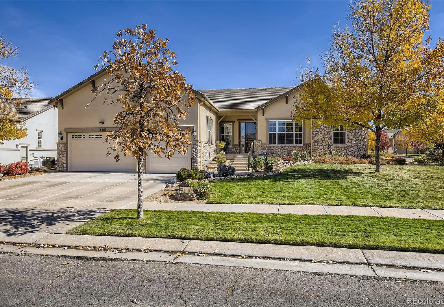 4 bed, 5688 sqft, $4,200 — Photo 2