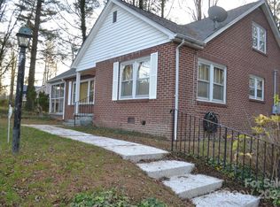 1607 Greenville Hwy, HENDERSONVILLE, NC 28792