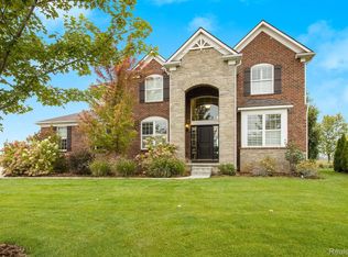 23657 N Crooked Tree Ct, South Lyon, MI 48178