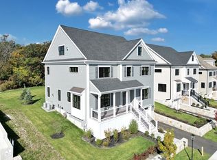7 Starling St, West Roxbury, MA 02132
