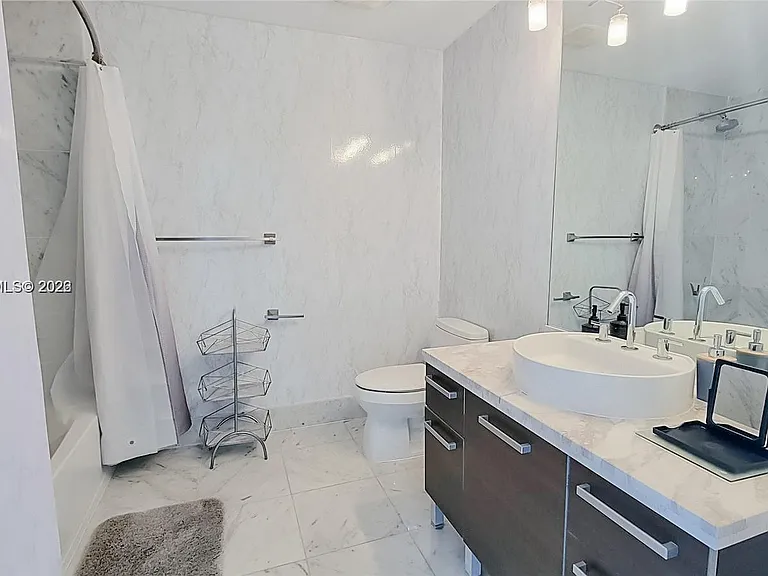 253 NE 2nd St #3305 — Photo 5