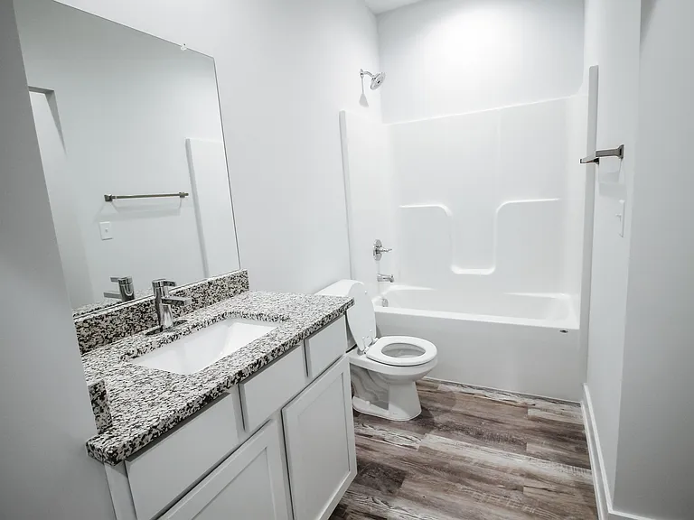 5409 N Colburn St — Photo 5