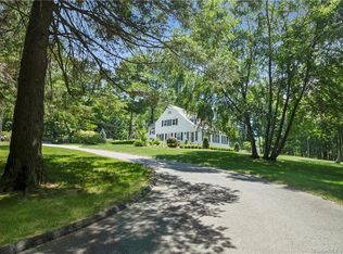 10 Taunton Ln, Newtown, CT 06470