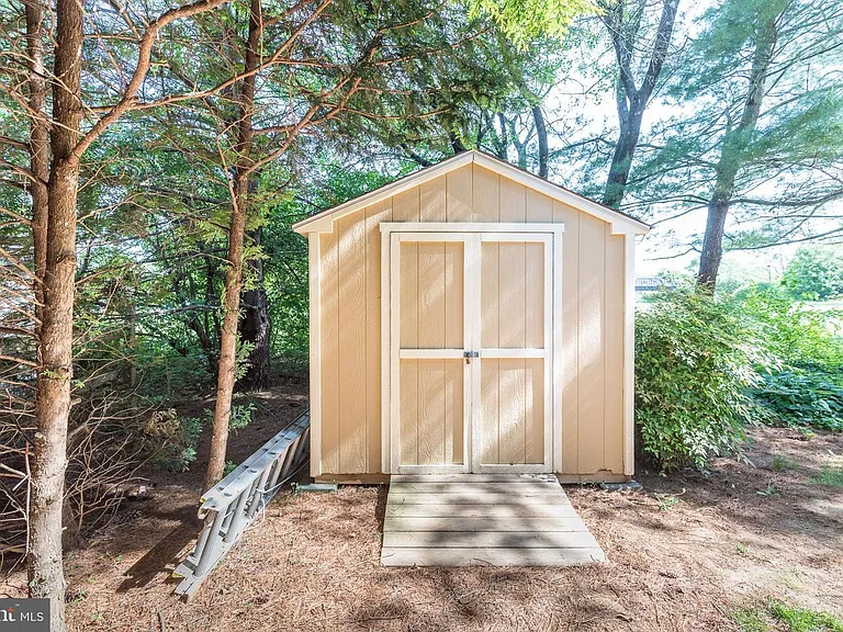 1950 Kathy Ct — Photo 15