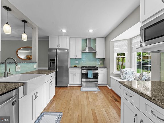 2nd image of 10034 Park Woods Ln