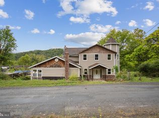 24 Doe Gully Ln, Great Cacapon, WV 25422