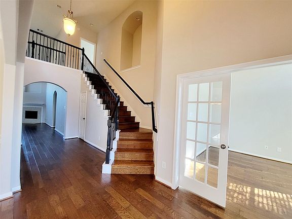 3rd image of 4811 Coopers Creek Ct