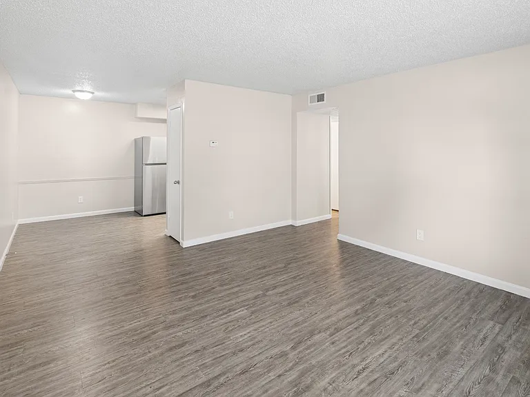 Yukon Heights Apartments — Photo 21
