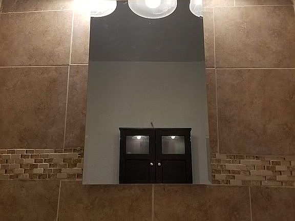 Half bathroom 