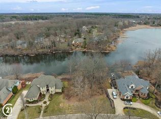 3470 Sutton Ln, Walled Lake, MI