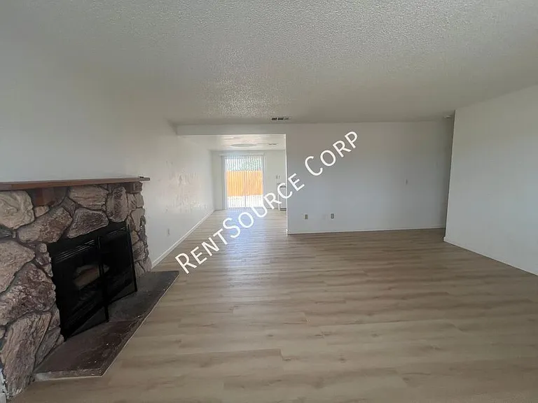 841 Chateau Way — Photo 6