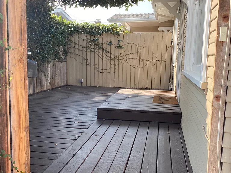 2885 Gunn St — Photo 2