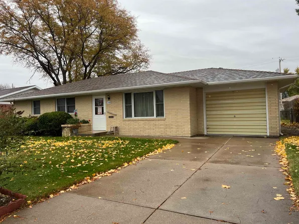 1520 Cedarberry Rd, North Platte, NE 69101