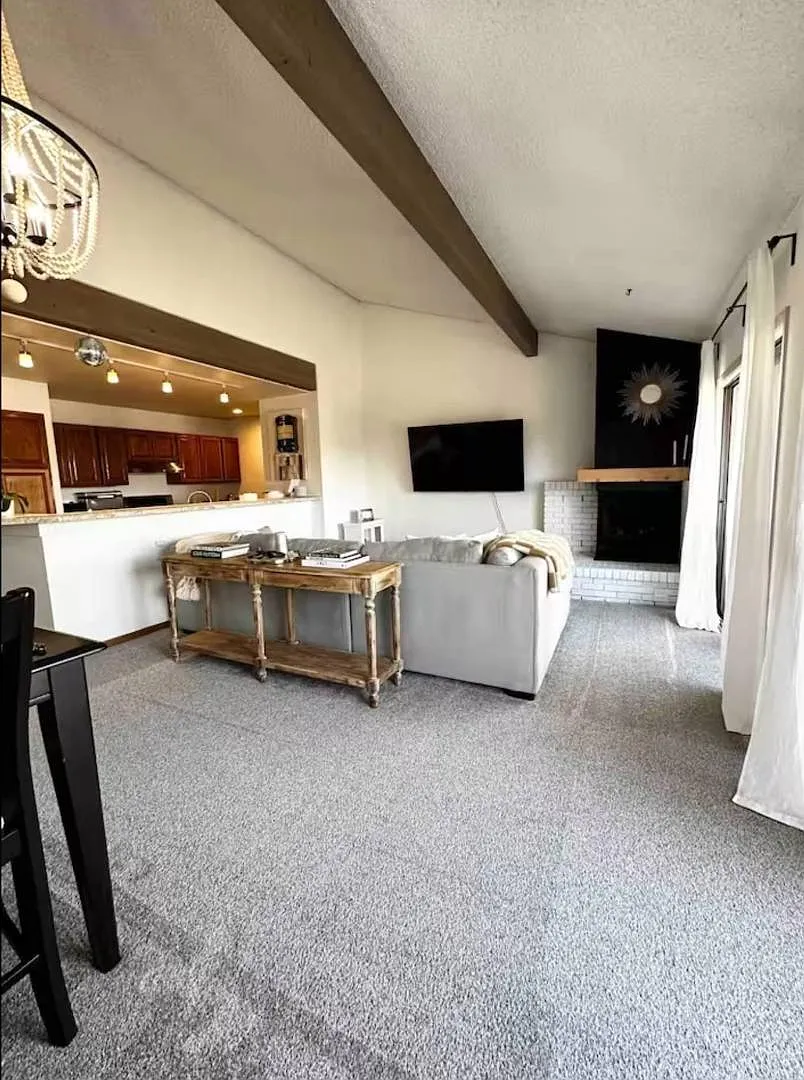 385 Explorer Ct — Photo 2