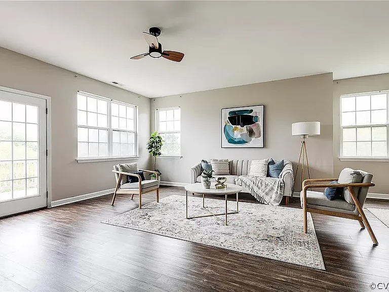 4827 Sapphire Dr — Photo 2