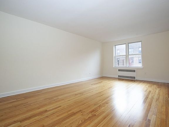 3rd image of 6707 Yellowstone Blvd APT 5C