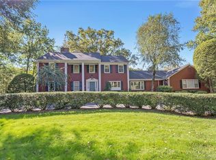 215 W Haviland Ln, Stamford, CT 06903
