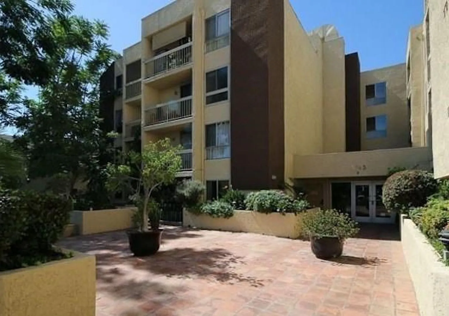 1 Bedroom, 1 Bathroom North Hollywood Condominium for Lease! — Photo 1