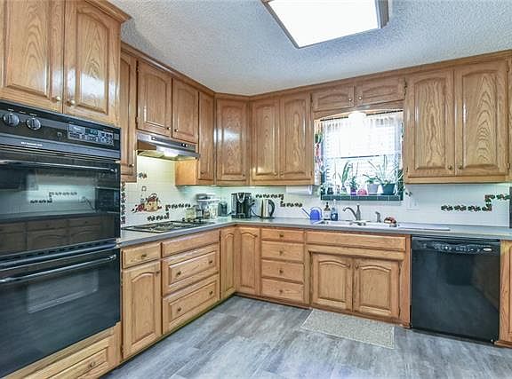 4th image of 3717 Holland St