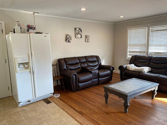 5th image of 120 Avery St