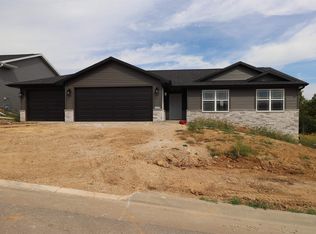 2059 Sky Blue Dr, Dubuque, IA 52001