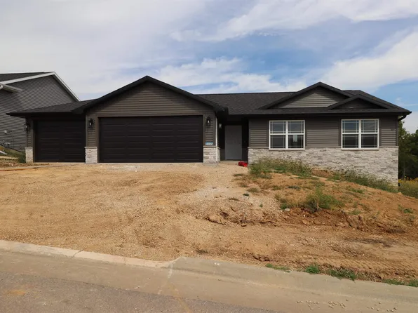 2059 Sky Blue Dr, Dubuque, IA 52001