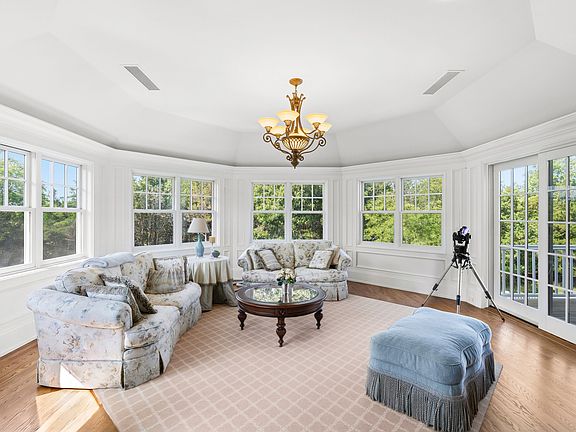 5th image of 19 Jagger Ln