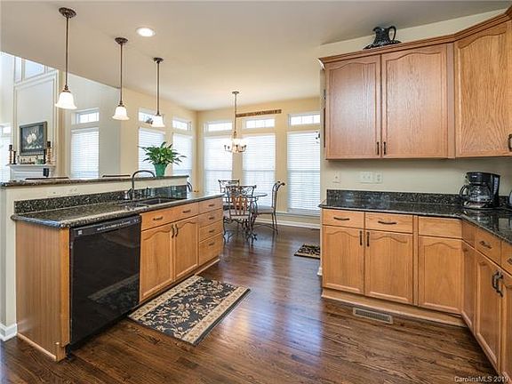 5th image of 15540 Donnington Dr