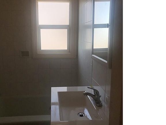 4th image of 385 Head St #A