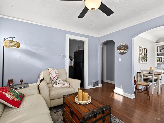 3rd image of 1818 Greenwood Ave