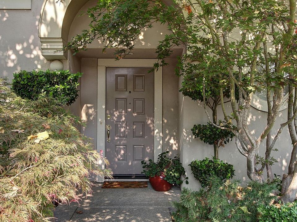 1st image of 700 Lake Front Dr