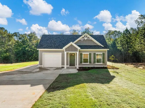 130 Young Ln, Hamilton, GA 31811