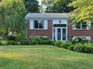 9 Tanglewood Dr, Cumberland, RI 02864