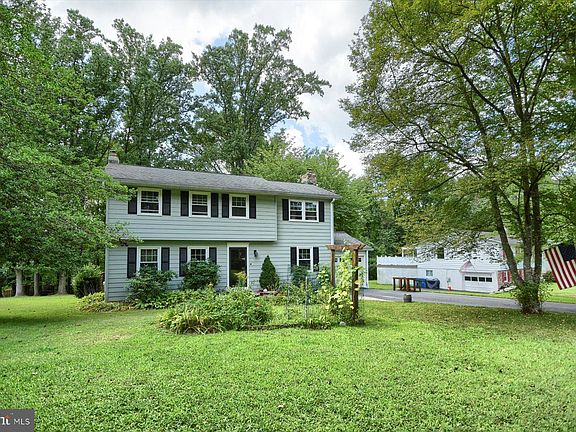 3rd image of 106 Garnet Ln