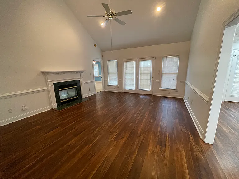 2317 Chelsea Dr NW — Photo 2