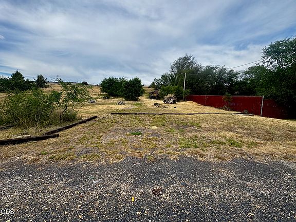 3rd image of 3710 Lakeport Blvd