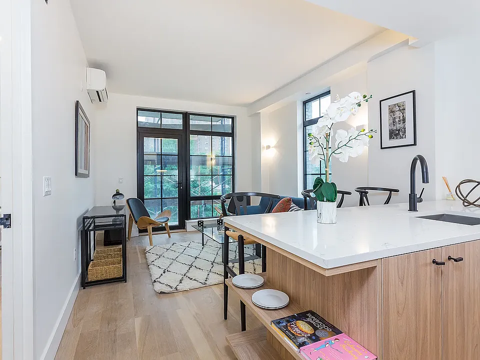 25 Bruckner Blvd #4R