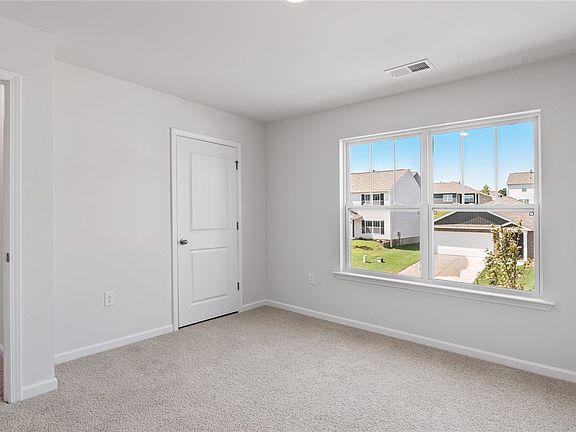 5th image of 208 Wharfdale St