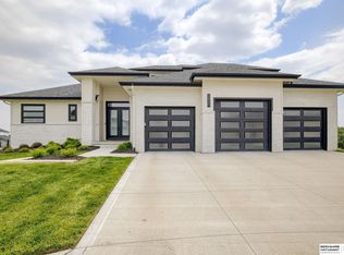 3925 S 210th Ave, Elkhorn, NE 68022