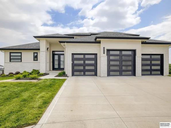 3925 S 210th Ave, Elkhorn, NE 68022