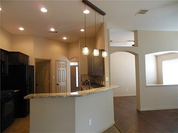 4th image of 16404 Lone Wolf Dr