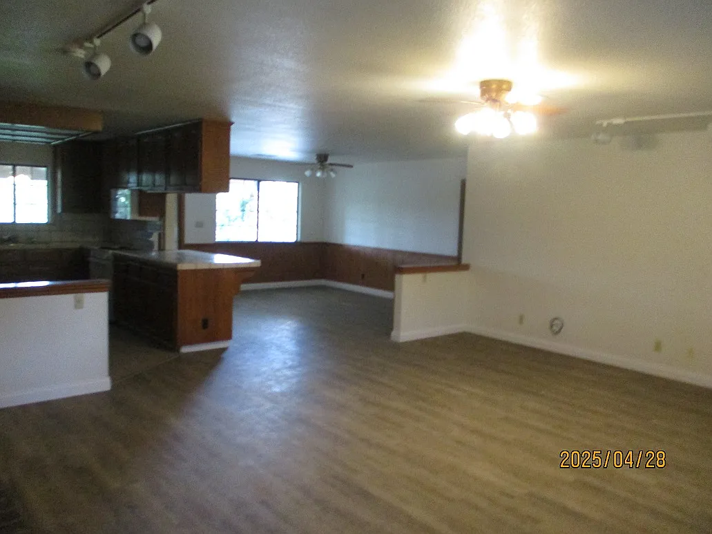 3 bed, 2271 sqft, $2,200 — Photo 4